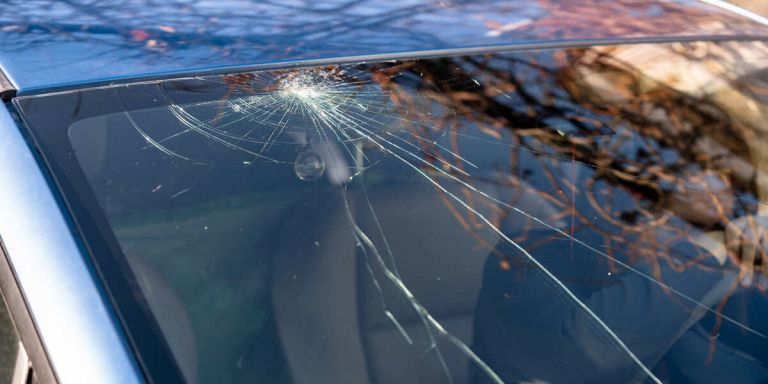 can-you-drive-with-a-cracked-windshield-why-you-shouldn-t